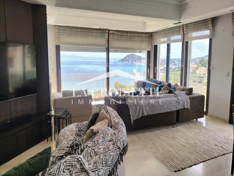 Appartement S+3 meublé vue sur mer à Gammarth 